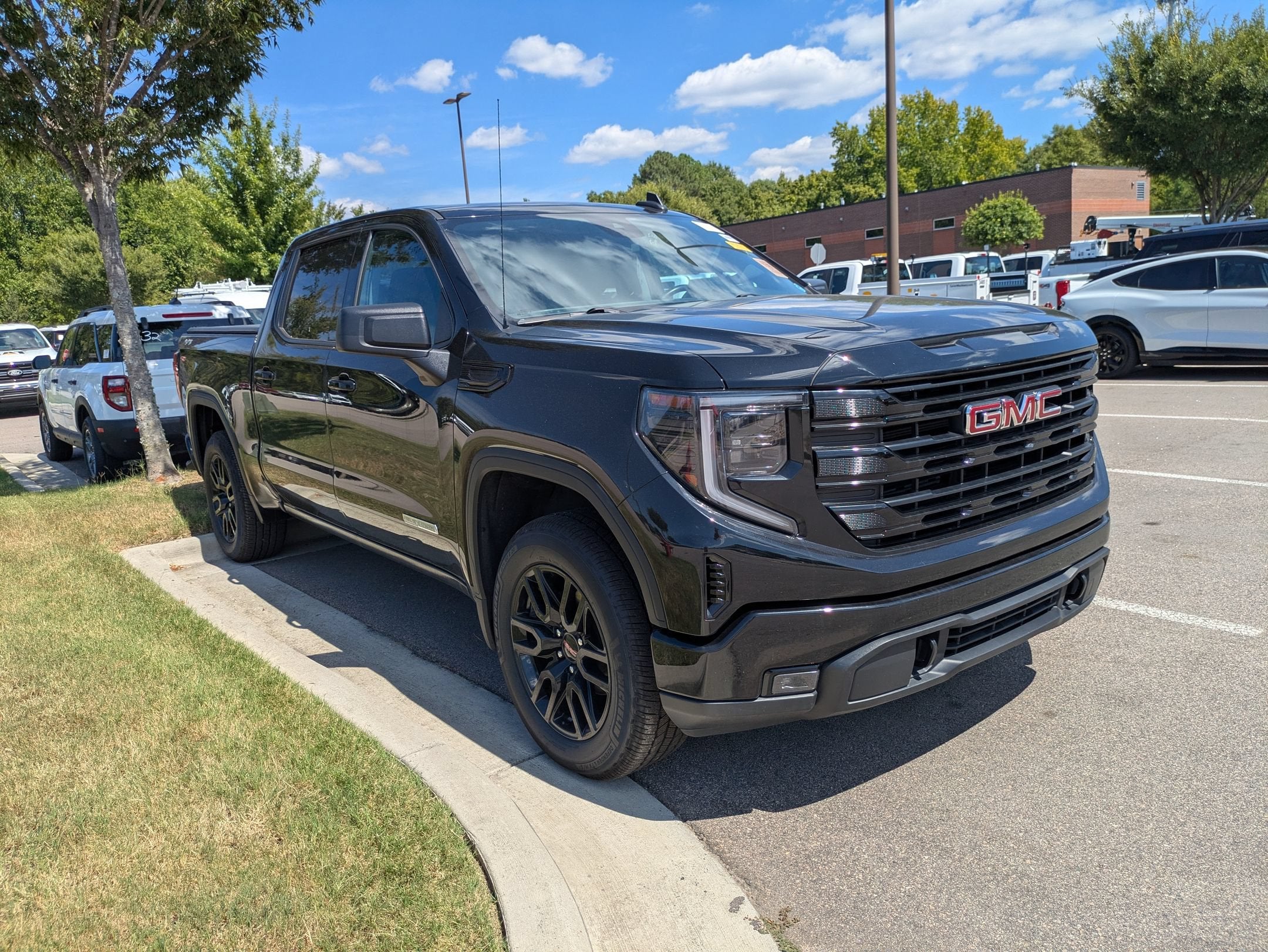 2024 GMC Sierra 1500 Elevation