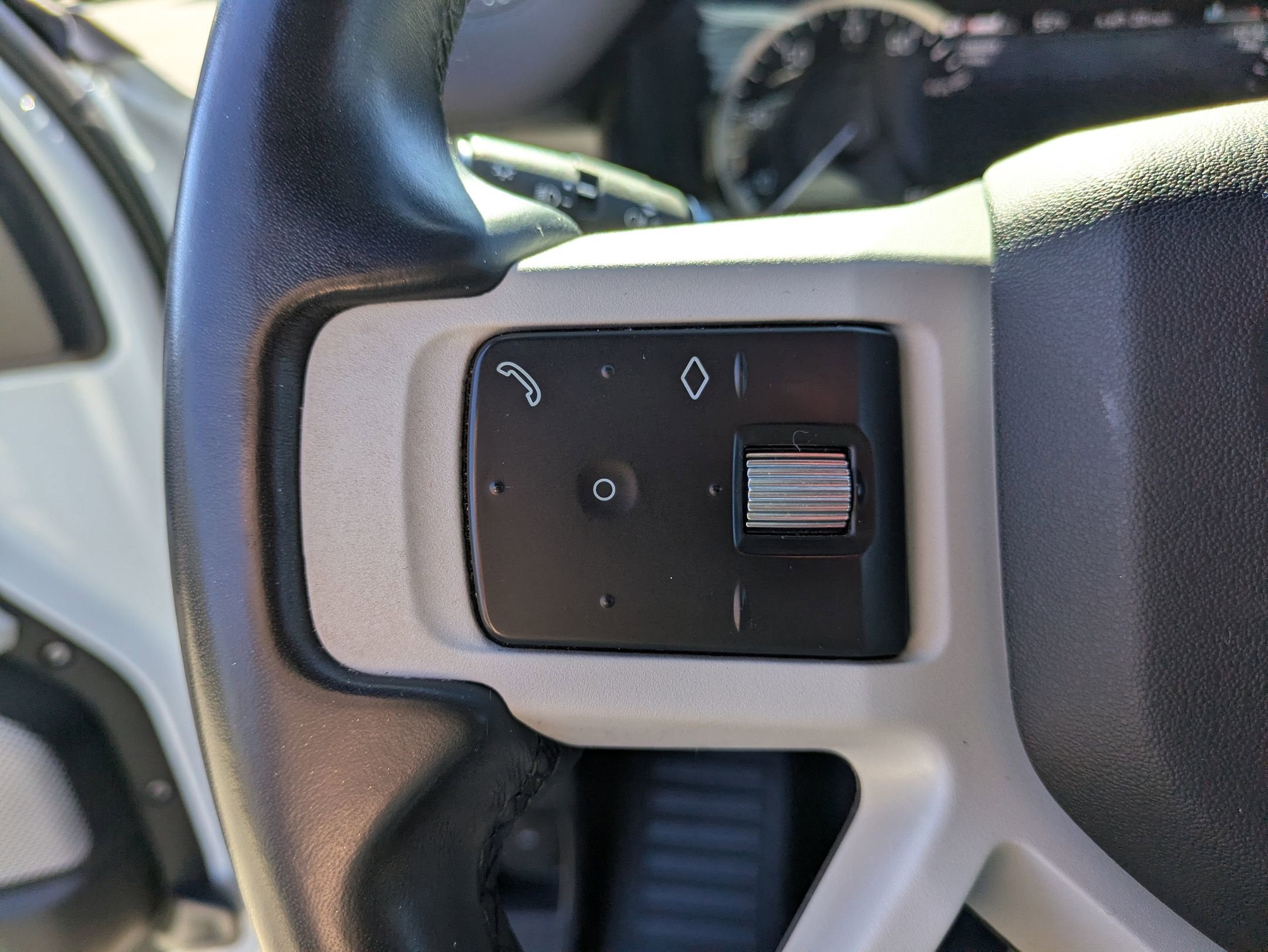 2023 Land Rover Defender X-Dynamic SE