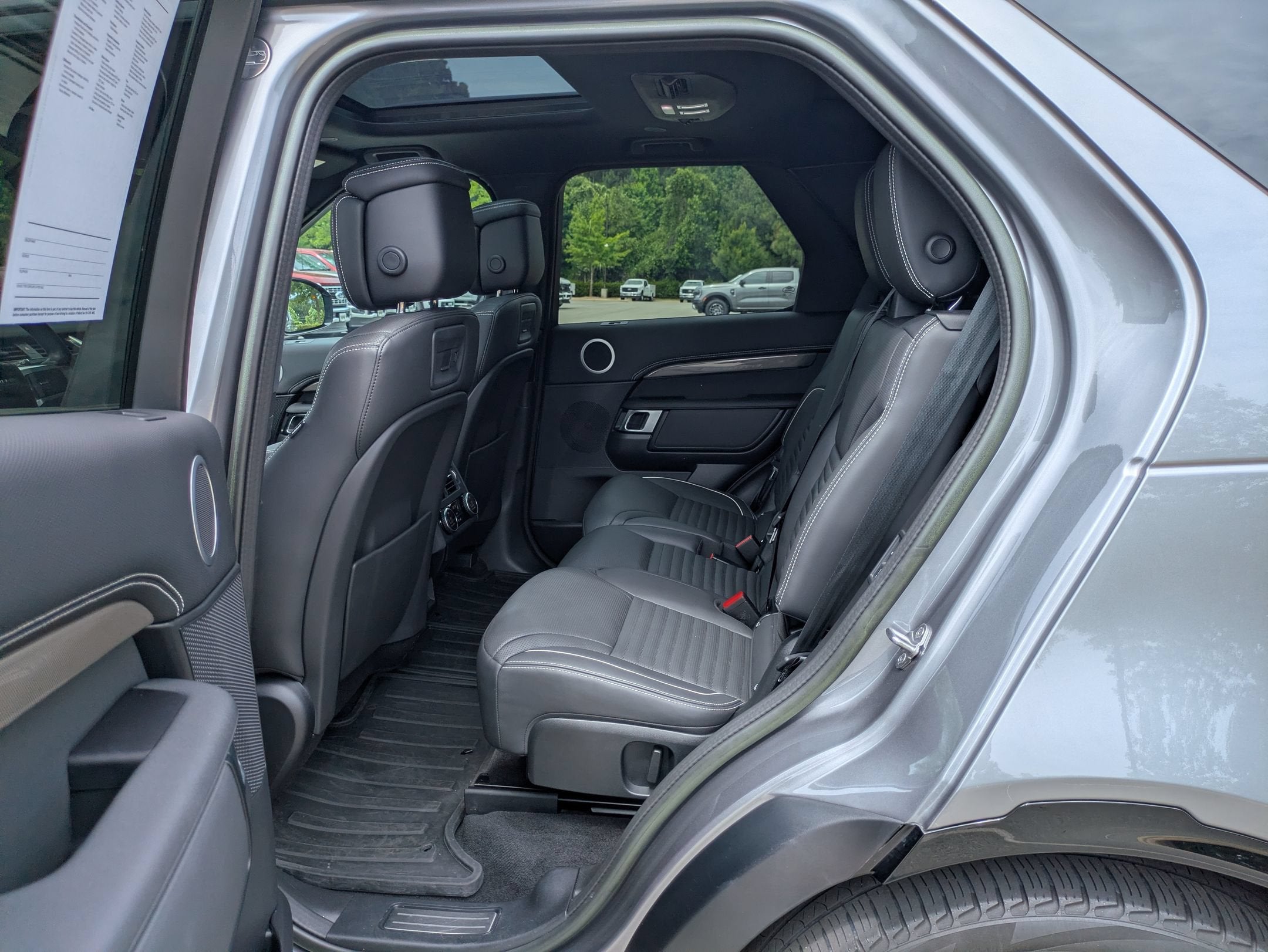 2023 Land Rover Discovery Metropolitan Edition