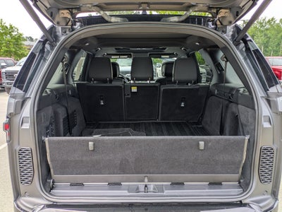 2023 Land Rover Discovery Metropolitan Edition
