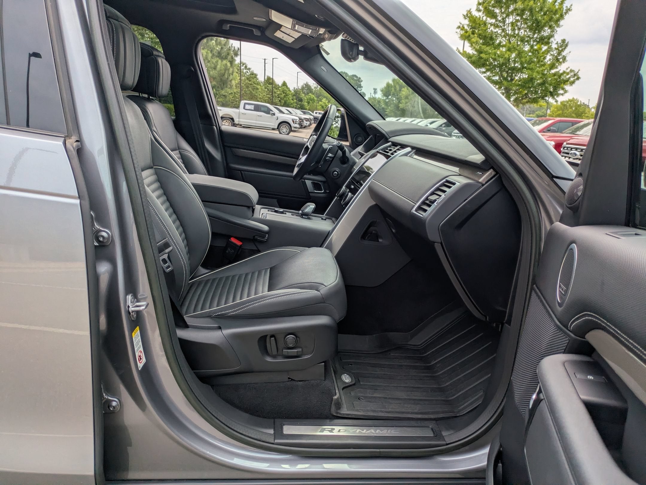 2023 Land Rover Discovery Metropolitan Edition