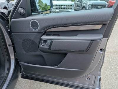 2023 Land Rover Discovery Metropolitan Edition