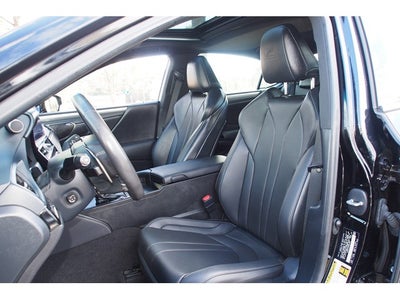 2023 Lexus ES ES 300h F SPORT Handling