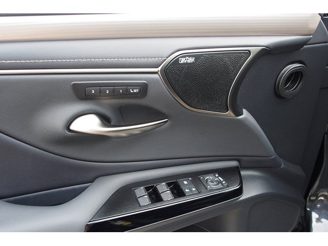 2024 Lexus ES ES 300h F SPORT Handling