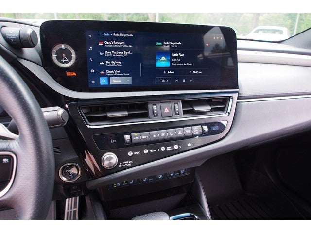 2024 Lexus ES ES 300h F SPORT Handling