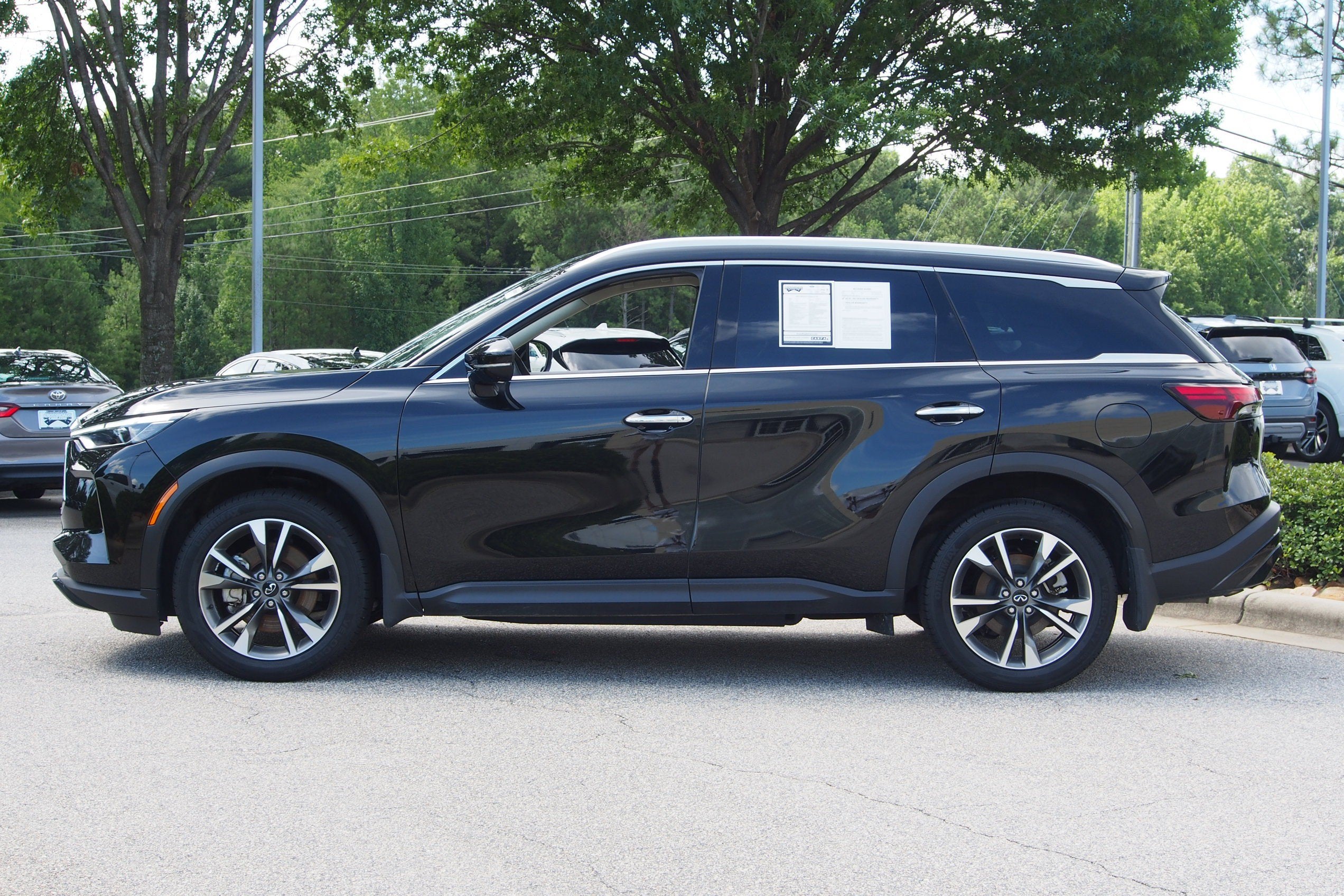 2025 INFINITI QX60 LUXE