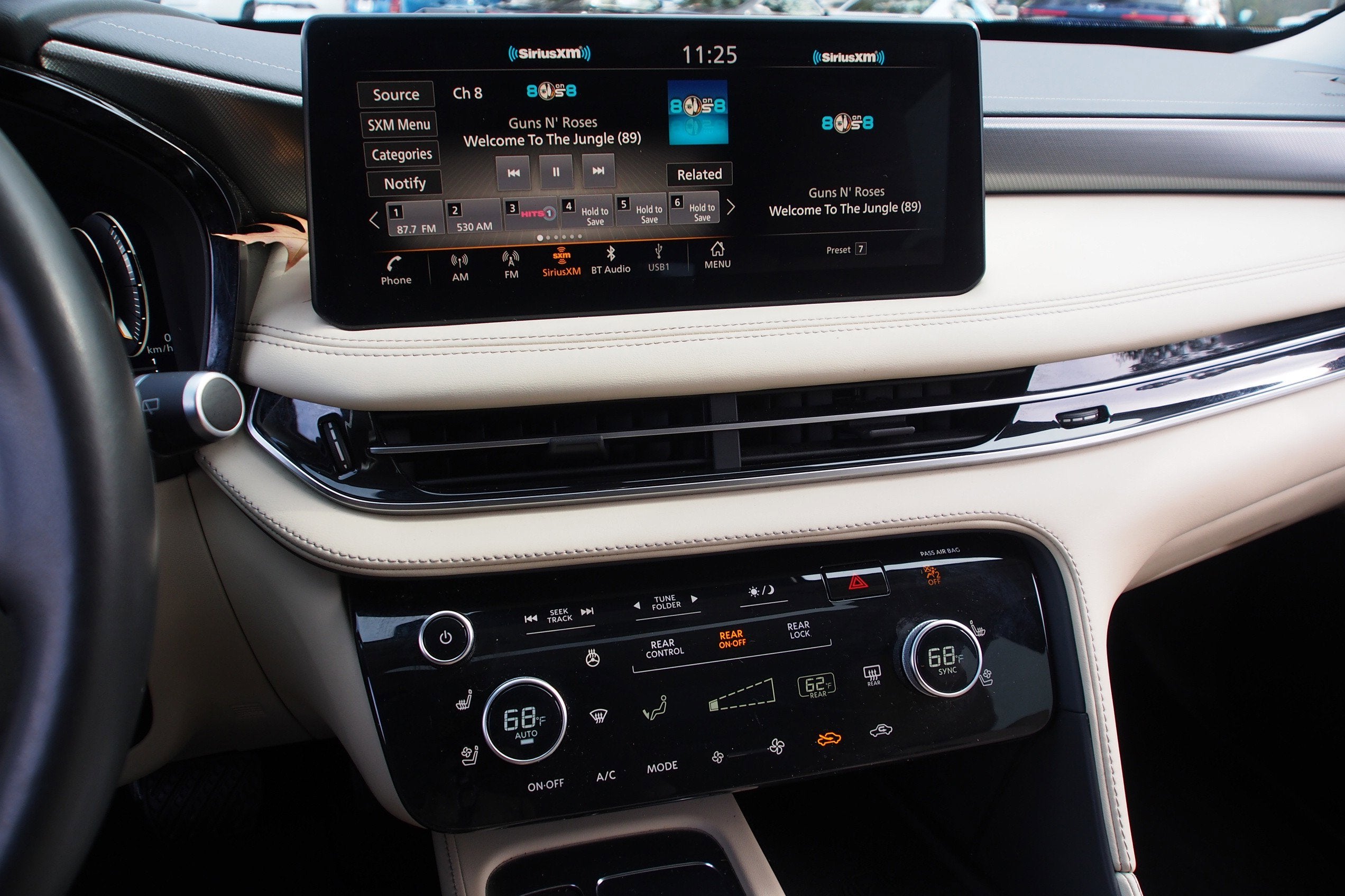 2023 INFINITI QX60 LUXE