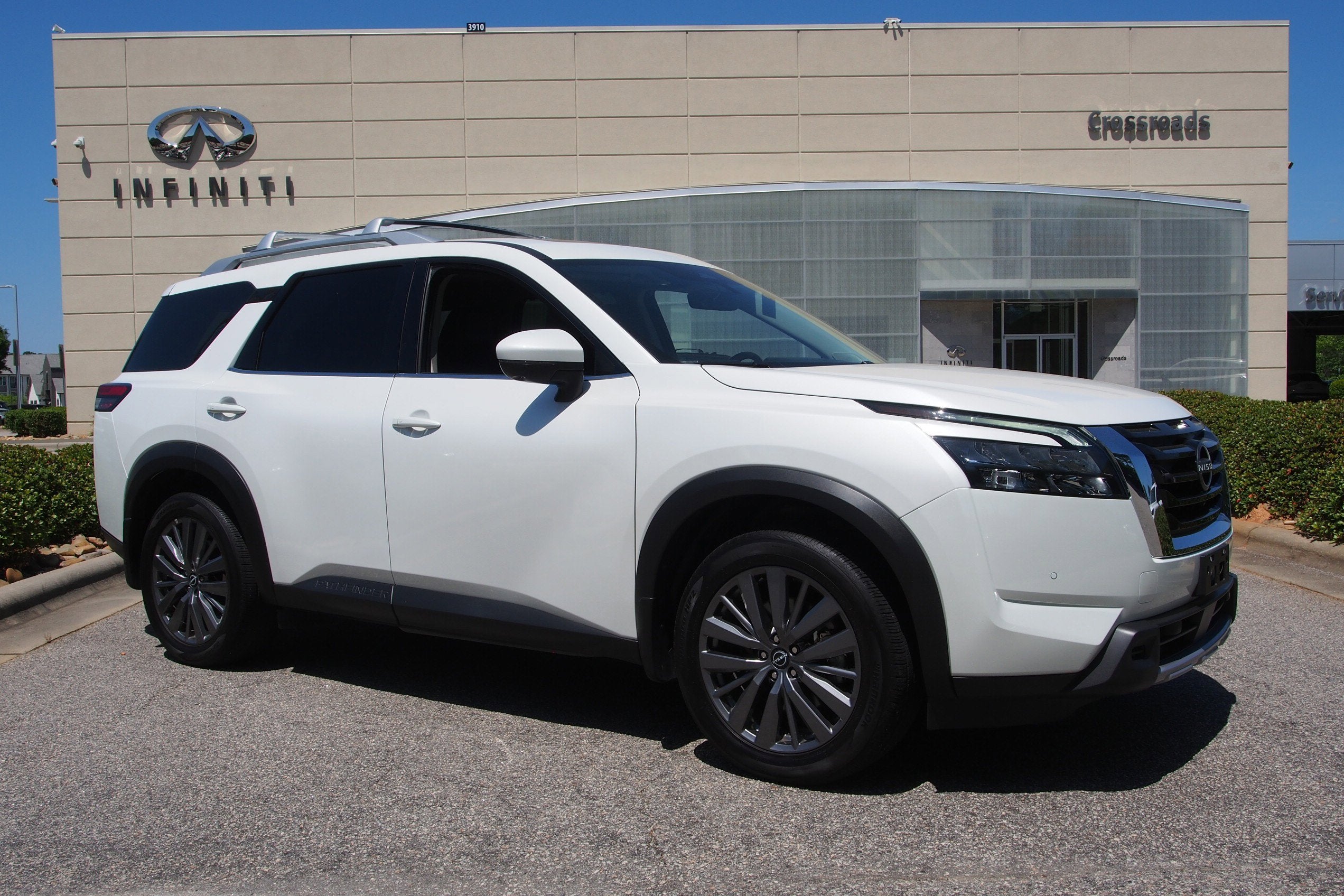 2025 Nissan Pathfinder SL