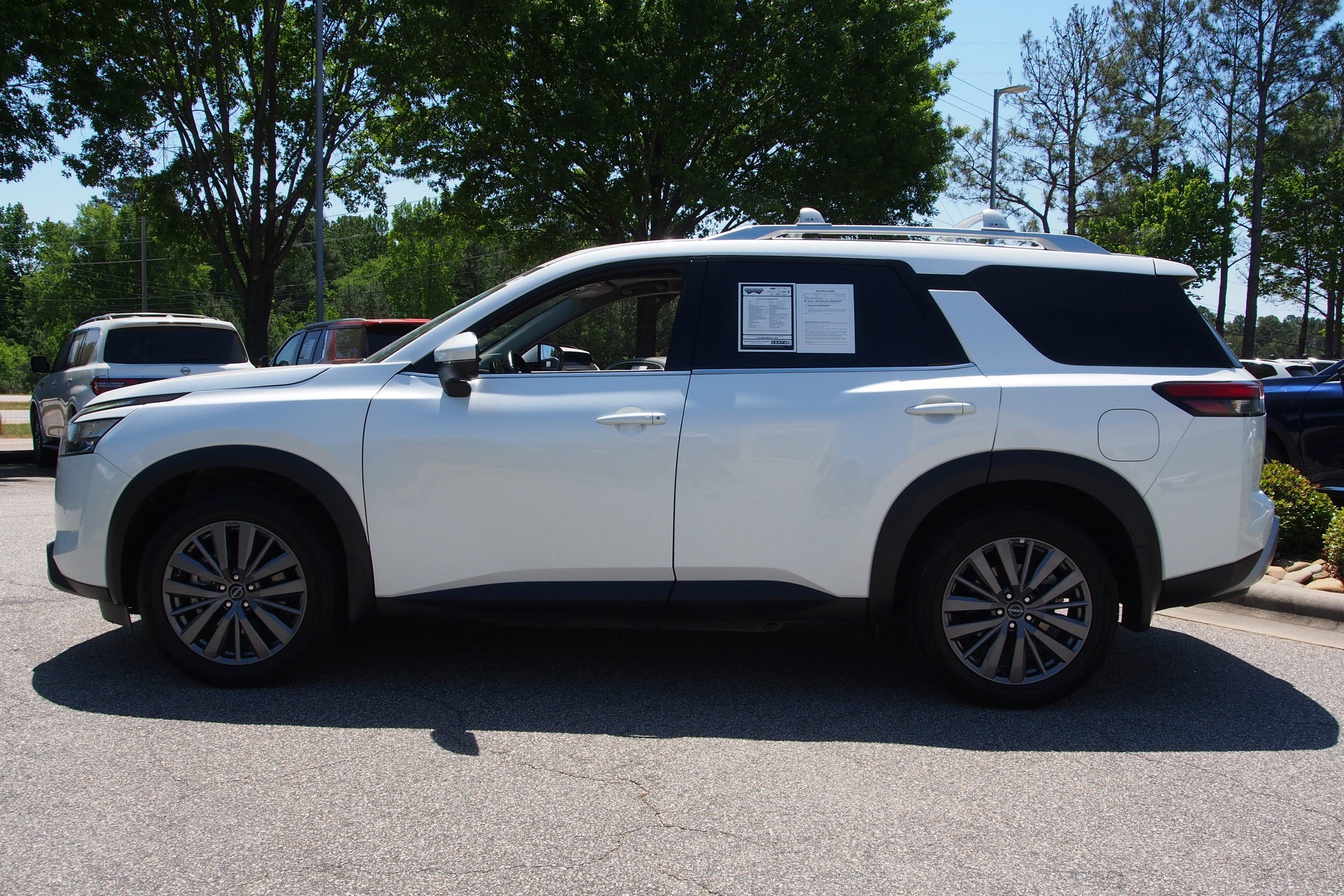 2025 Nissan Pathfinder SL
