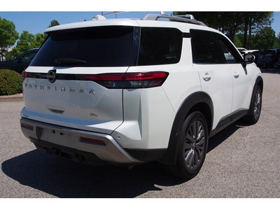 2025 Nissan Pathfinder SL