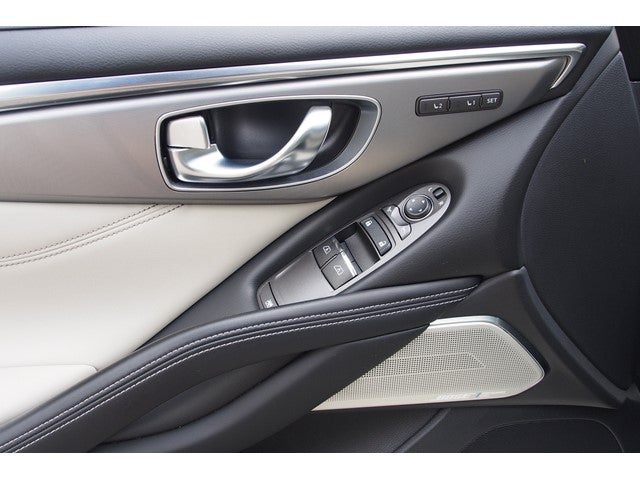 2022 INFINITI Q60 LUXE