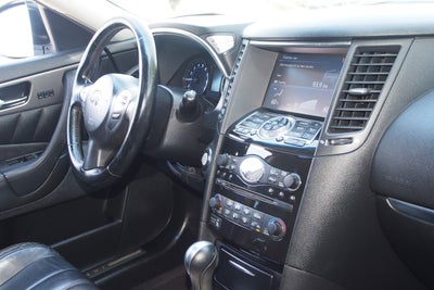 2017 INFINITI QX70 Base