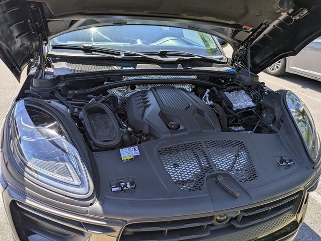 2023 Porsche Macan Base