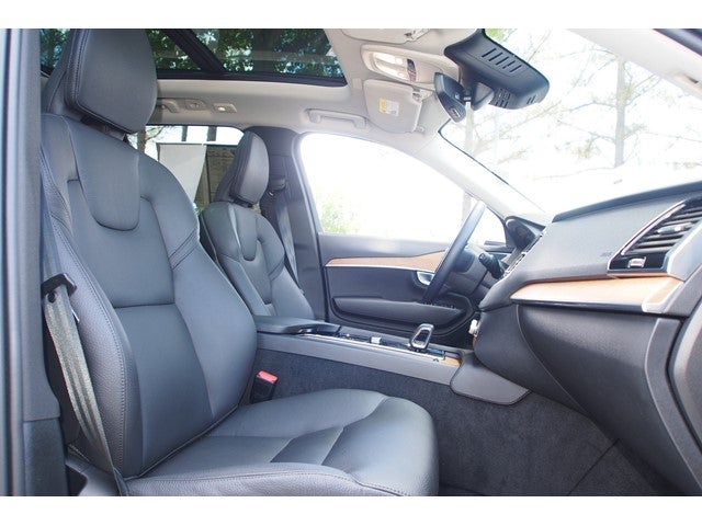 2024 Volvo XC90 Plus Bright Theme