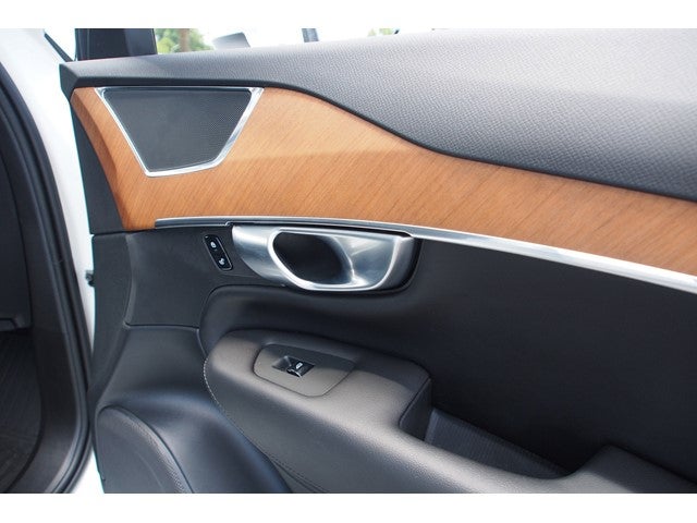 2024 Volvo XC90 Plus Bright Theme