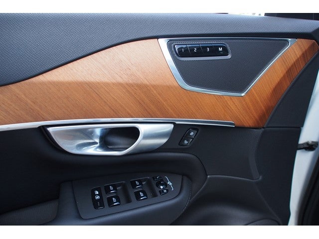 2024 Volvo XC90 Plus Bright Theme