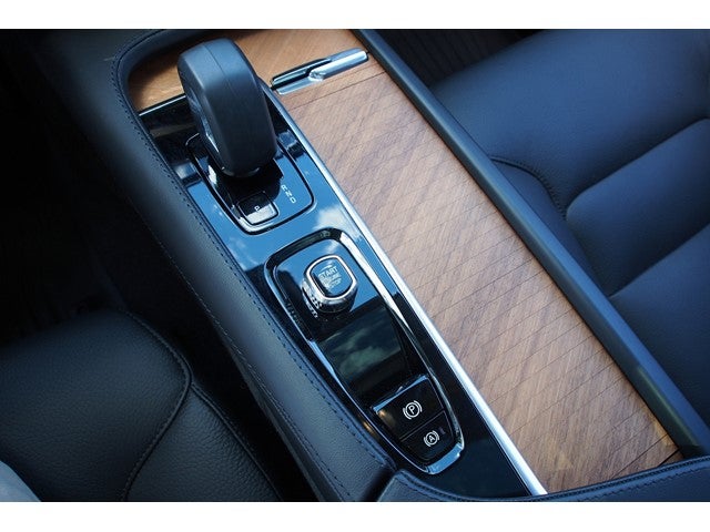 2024 Volvo XC90 Plus Bright Theme