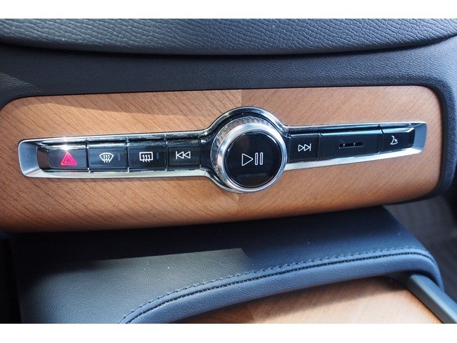 2024 Volvo XC90 Plus Bright Theme