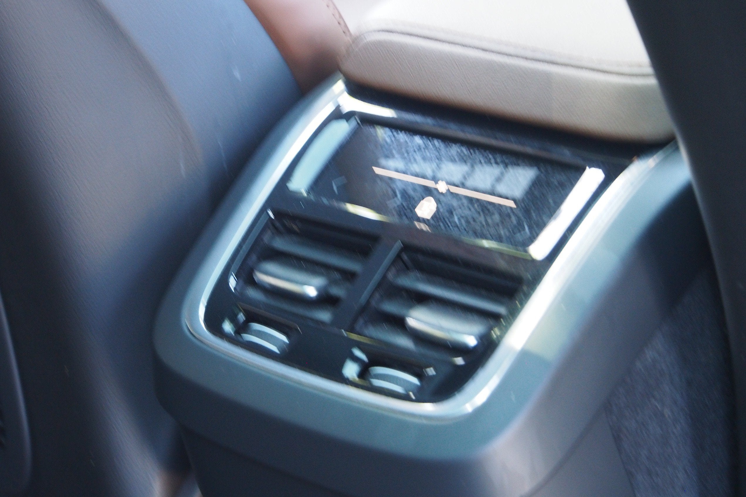 2023 Volvo XC60 Ultimate Bright Theme