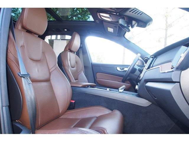 2023 Volvo XC60 Ultimate Bright Theme