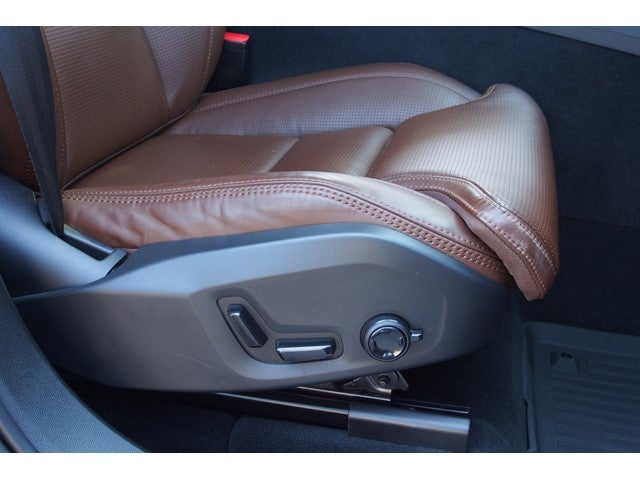 2023 Volvo XC60 Ultimate Bright Theme