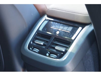 2023 Volvo XC60 Ultimate Bright Theme