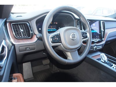 2023 Volvo XC60 Ultimate Bright Theme