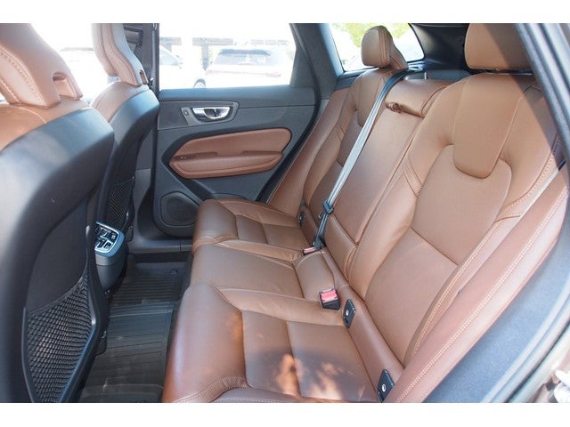 2023 Volvo XC60 Ultimate Bright Theme