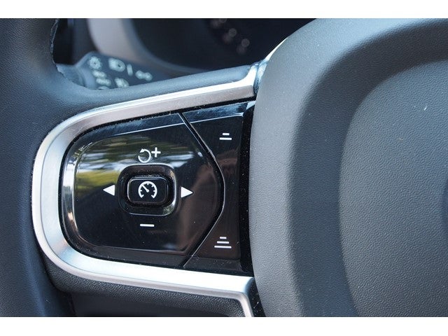 2023 Volvo XC60 Ultimate Bright Theme
