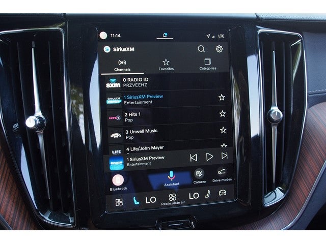 2023 Volvo XC60 Ultimate Bright Theme