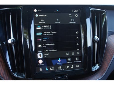 2023 Volvo XC60 Ultimate Bright Theme