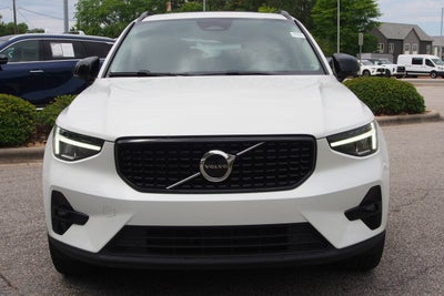 2023 Volvo XC40 Plus Dark Theme