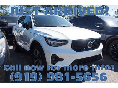 2023 Volvo XC40 Plus Dark Theme