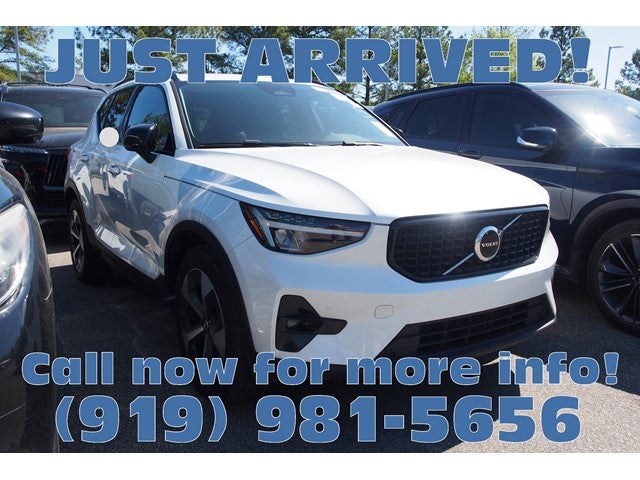 2023 Volvo XC40 Plus Dark Theme