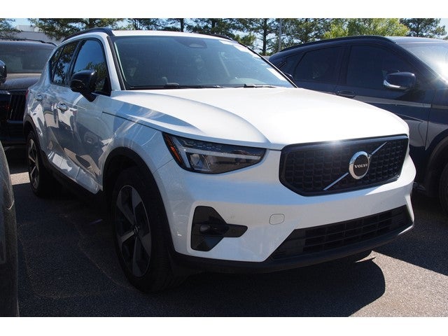 2023 Volvo XC40 Plus Dark Theme