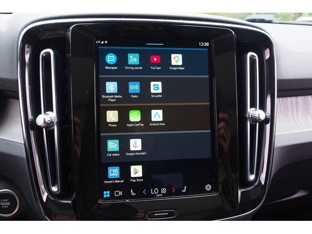 2023 Volvo XC40 Plus Dark Theme
