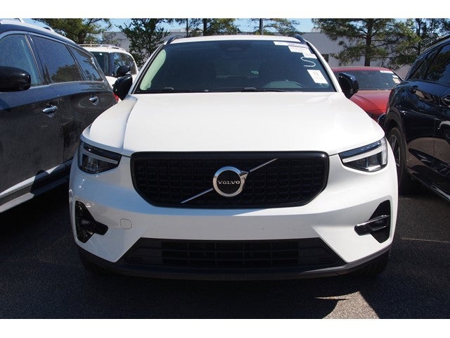 2023 Volvo XC40 Plus Dark Theme