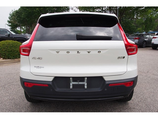 2023 Volvo XC40 Plus Dark Theme