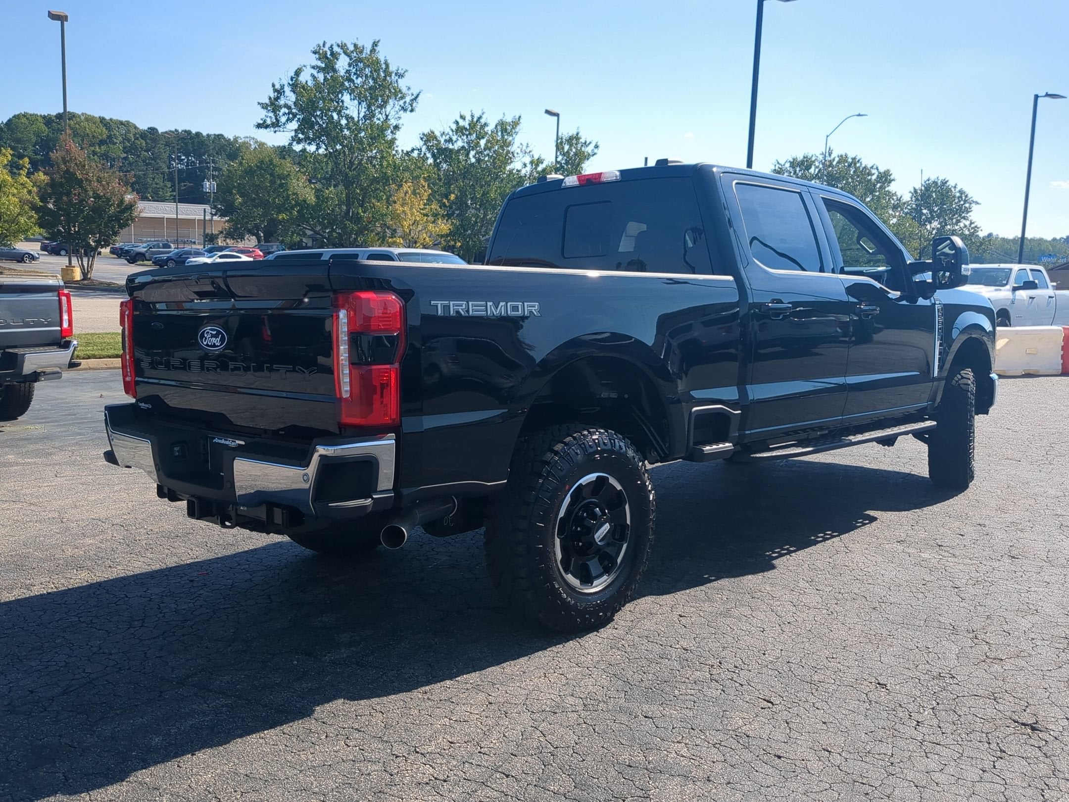 2027 Ford Super Duty F-350 SRW F-350® XLT