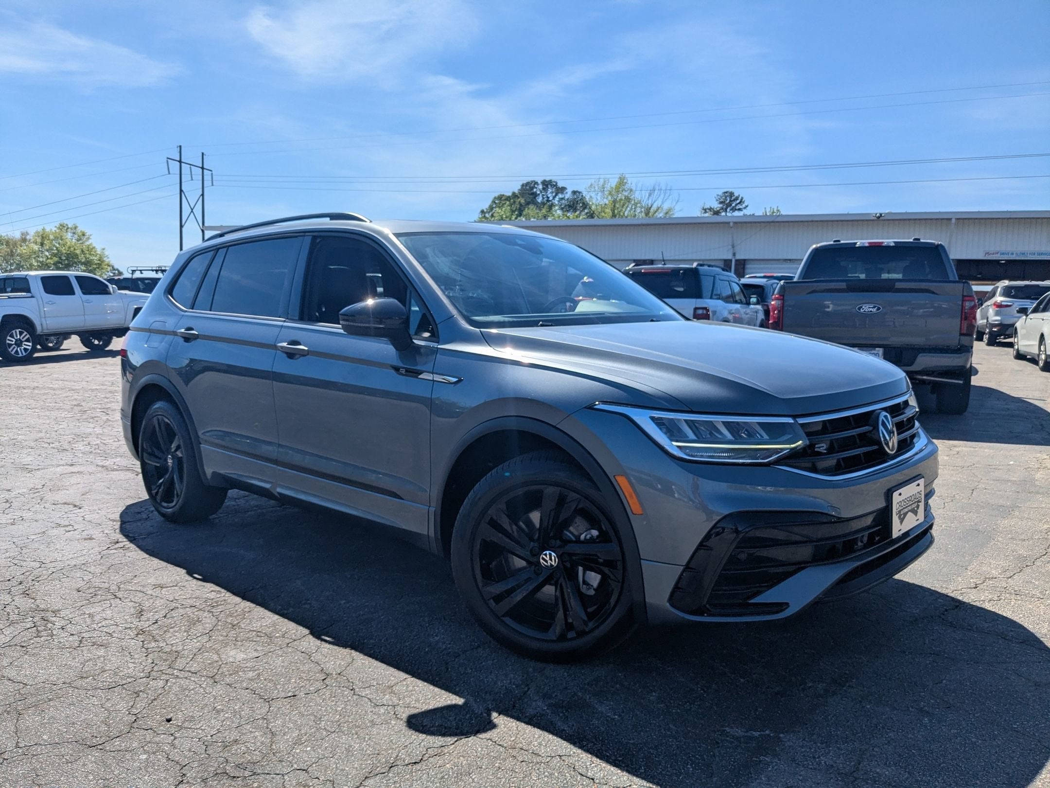 2023 Volkswagen Tiguan SE R-Line Black