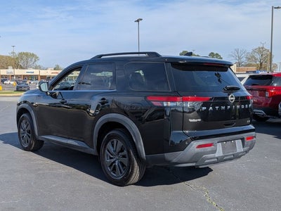 2022 Nissan Pathfinder SV