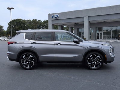 2023 Mitsubishi Outlander SE