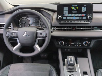 2023 Mitsubishi Outlander SE