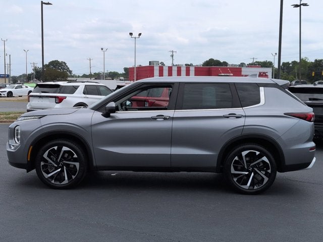 2023 Mitsubishi Outlander SE